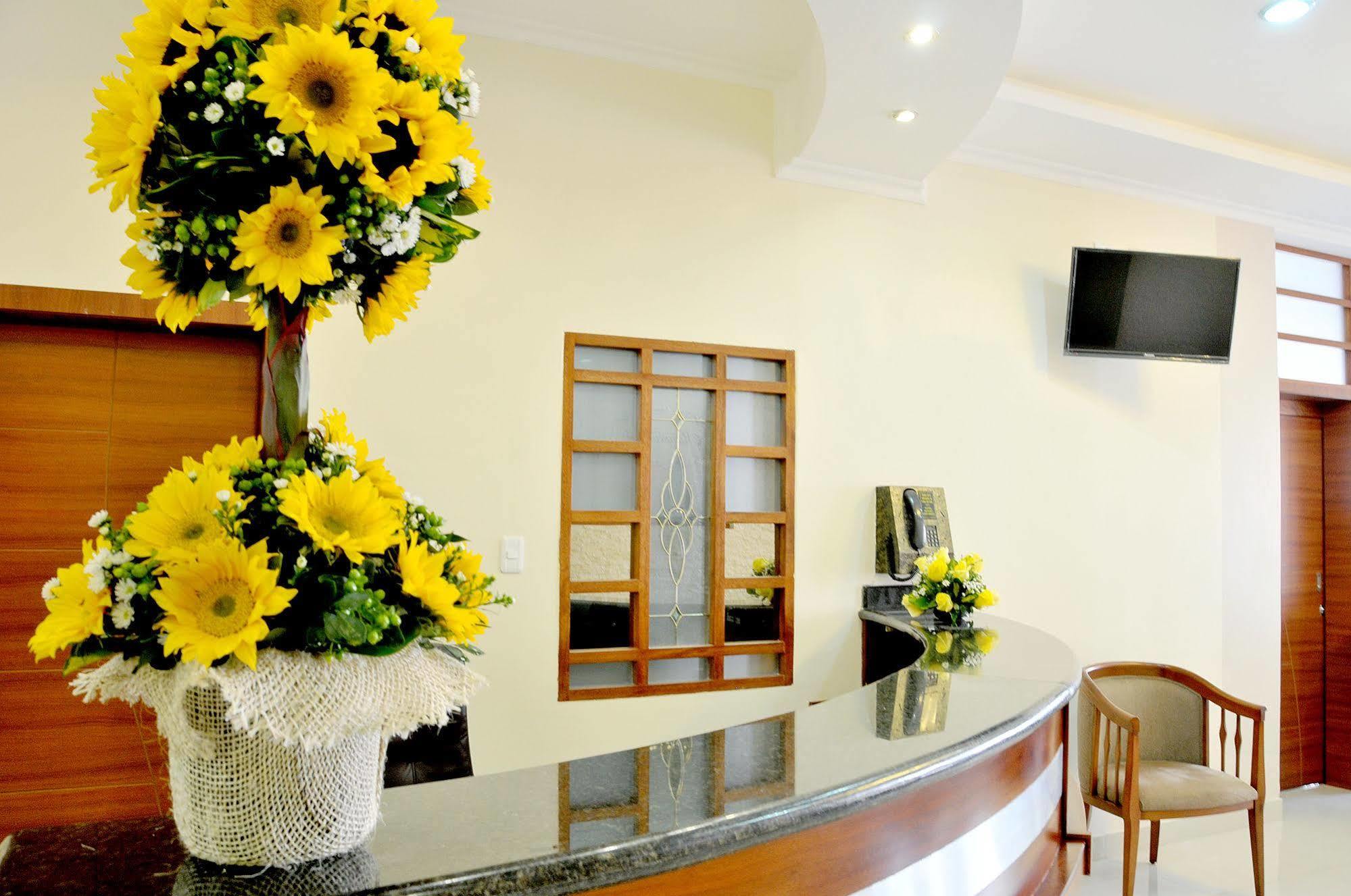 Hotel Margarita 2 Quito Exteriör bild
